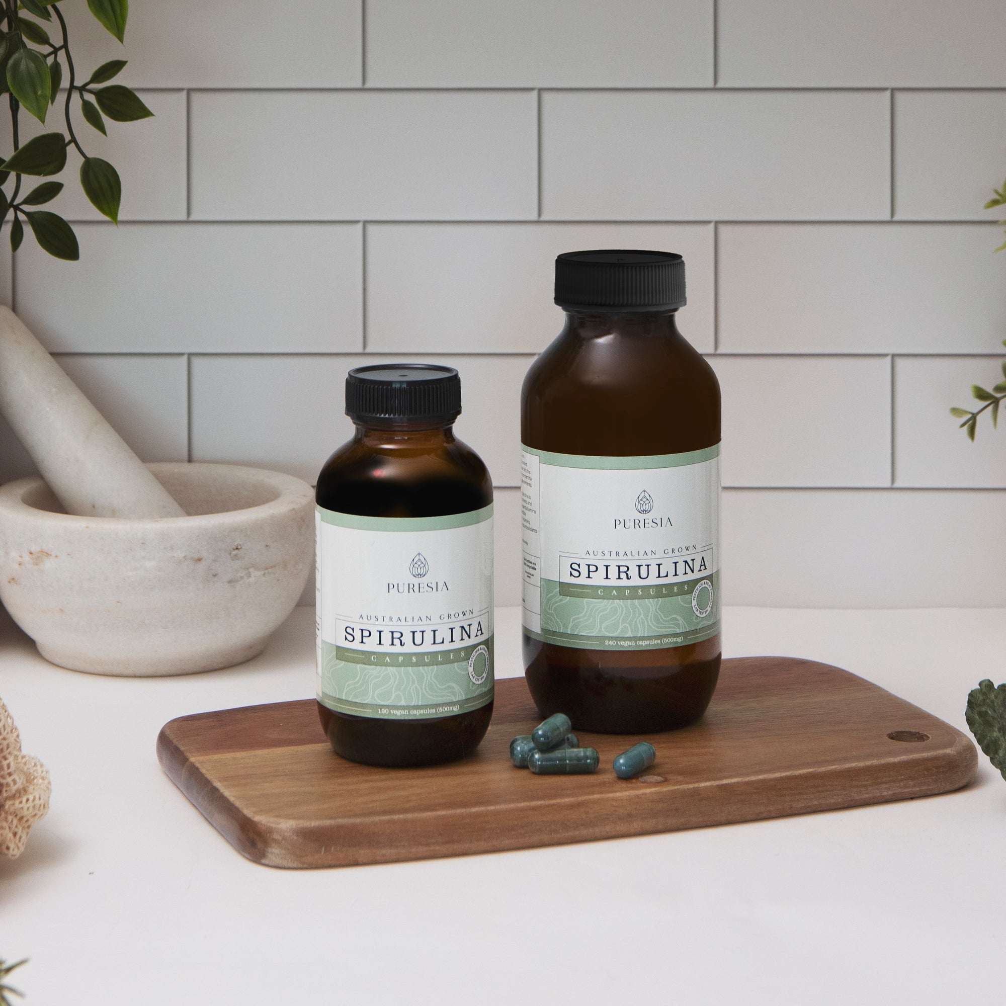 Spirulina powder and spirulina capsules